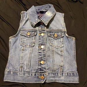 Girls GAP denim distressed Jean Vest 6 - 7
